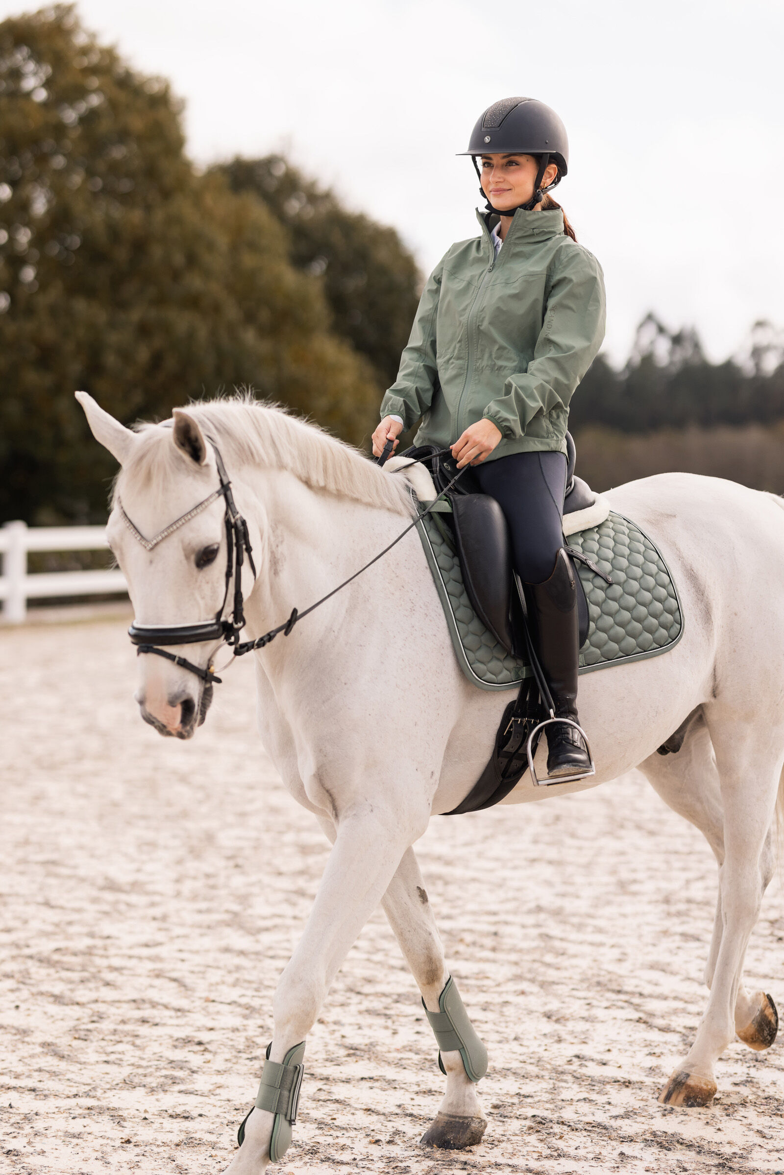 Commandez en ligne Veste d equitation impermeable legere Horze Fiora femme horze