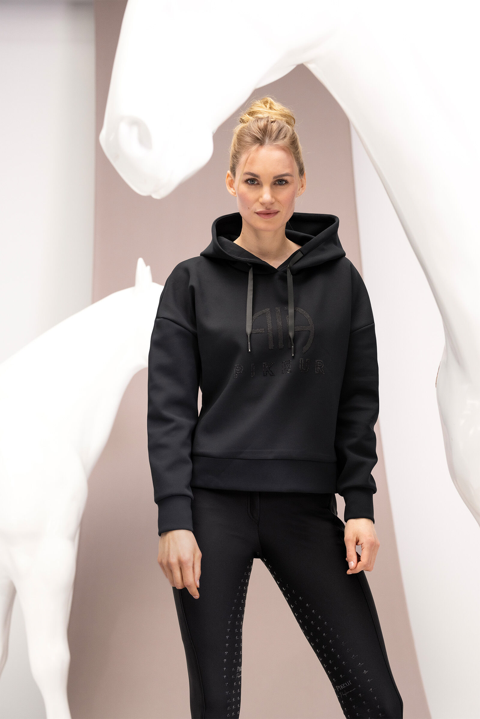 Pull femme sales à capuche