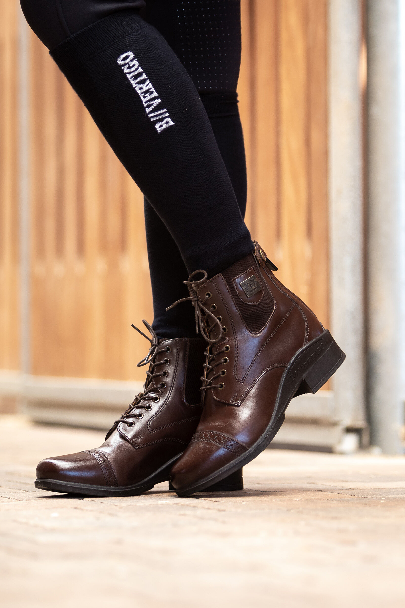Commandez en ligne Bottines Jodhpur Cuir lacets devant B Vertigo